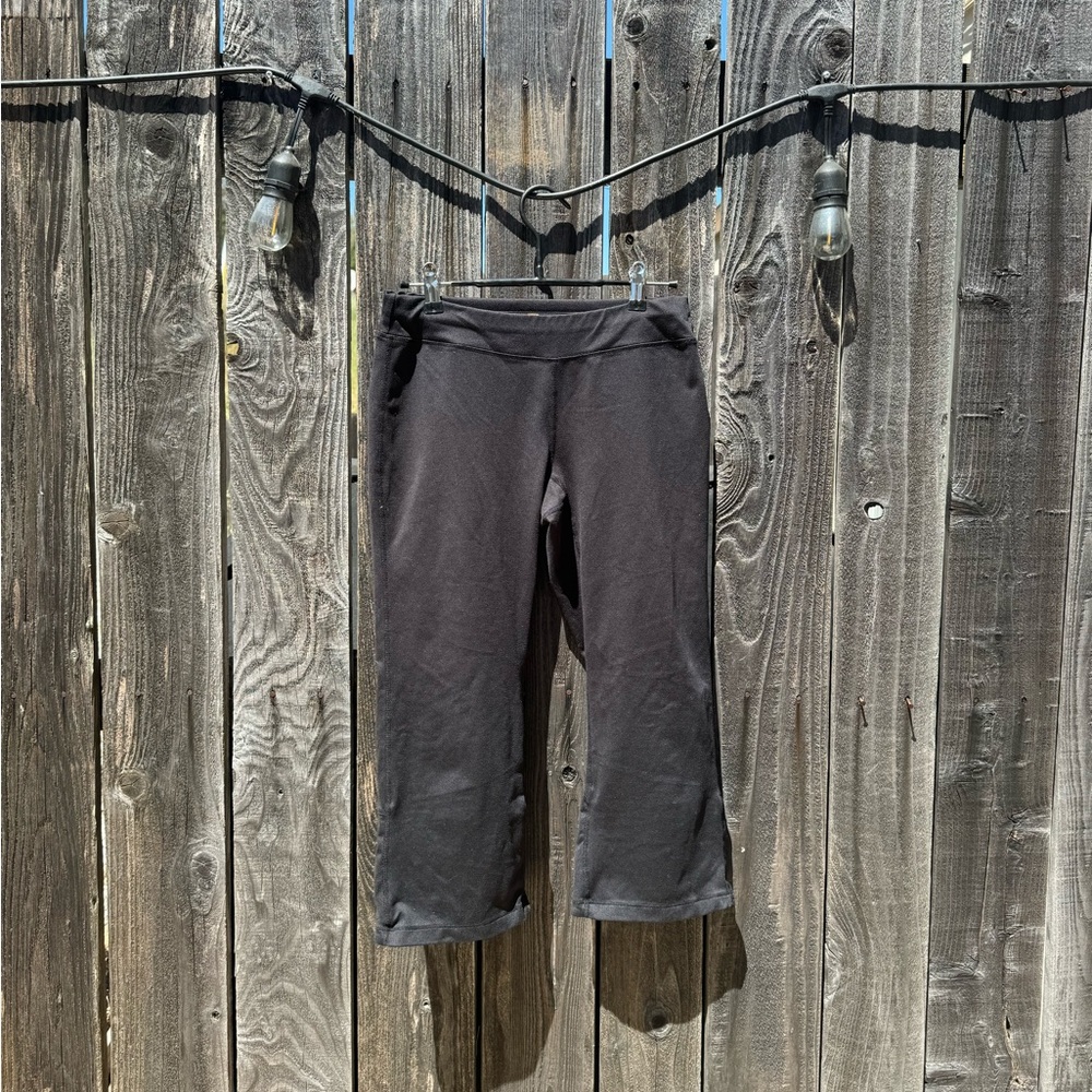 Lucy Activewear black cropped athletic pants with split leg opening size XS
